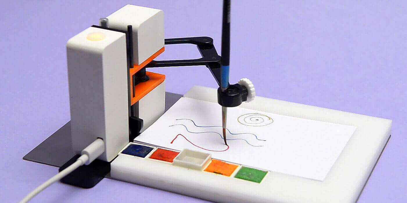 animated image showing line-us drawing robot in action